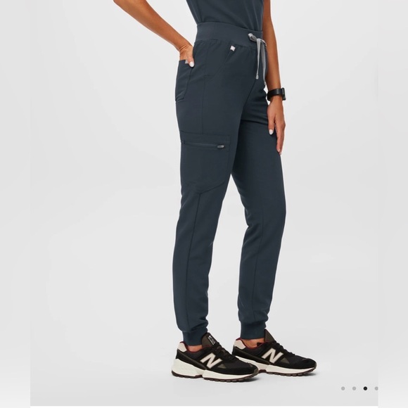 FIGS High Waisted Zamora Jogger Scrub Pants Dark Harbor M Petite W22SW2012P - Picture 3 of 13